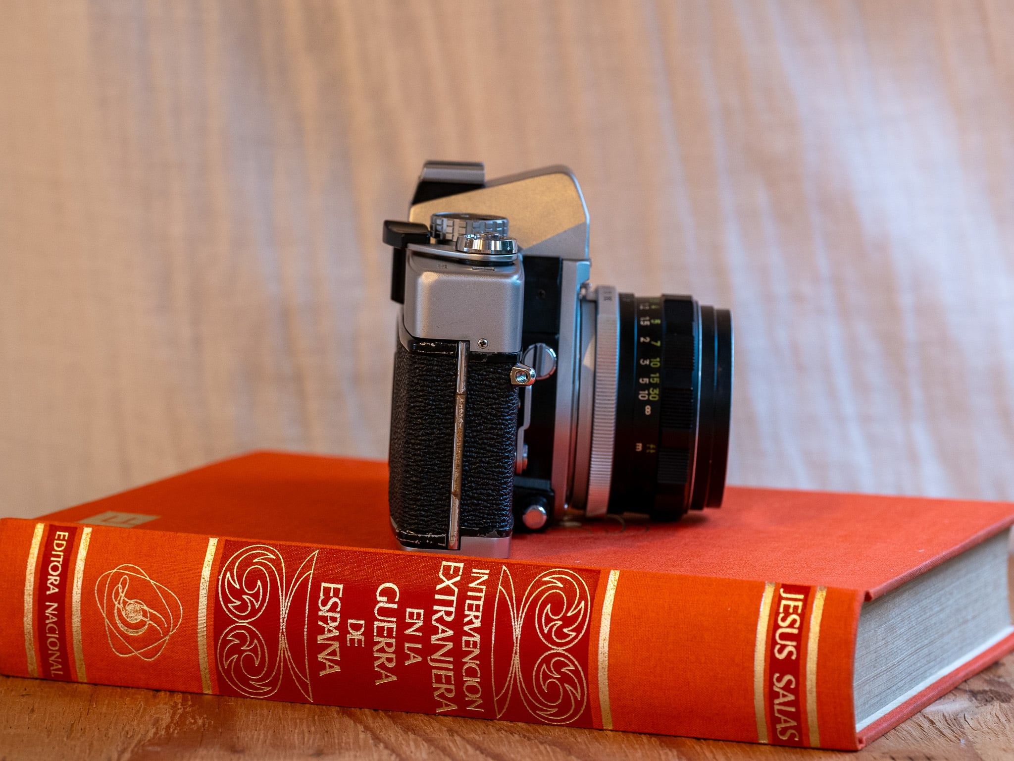Minolta SRT 101【きのこの王が愛した名機】 – ナツソマレフィルムラボ