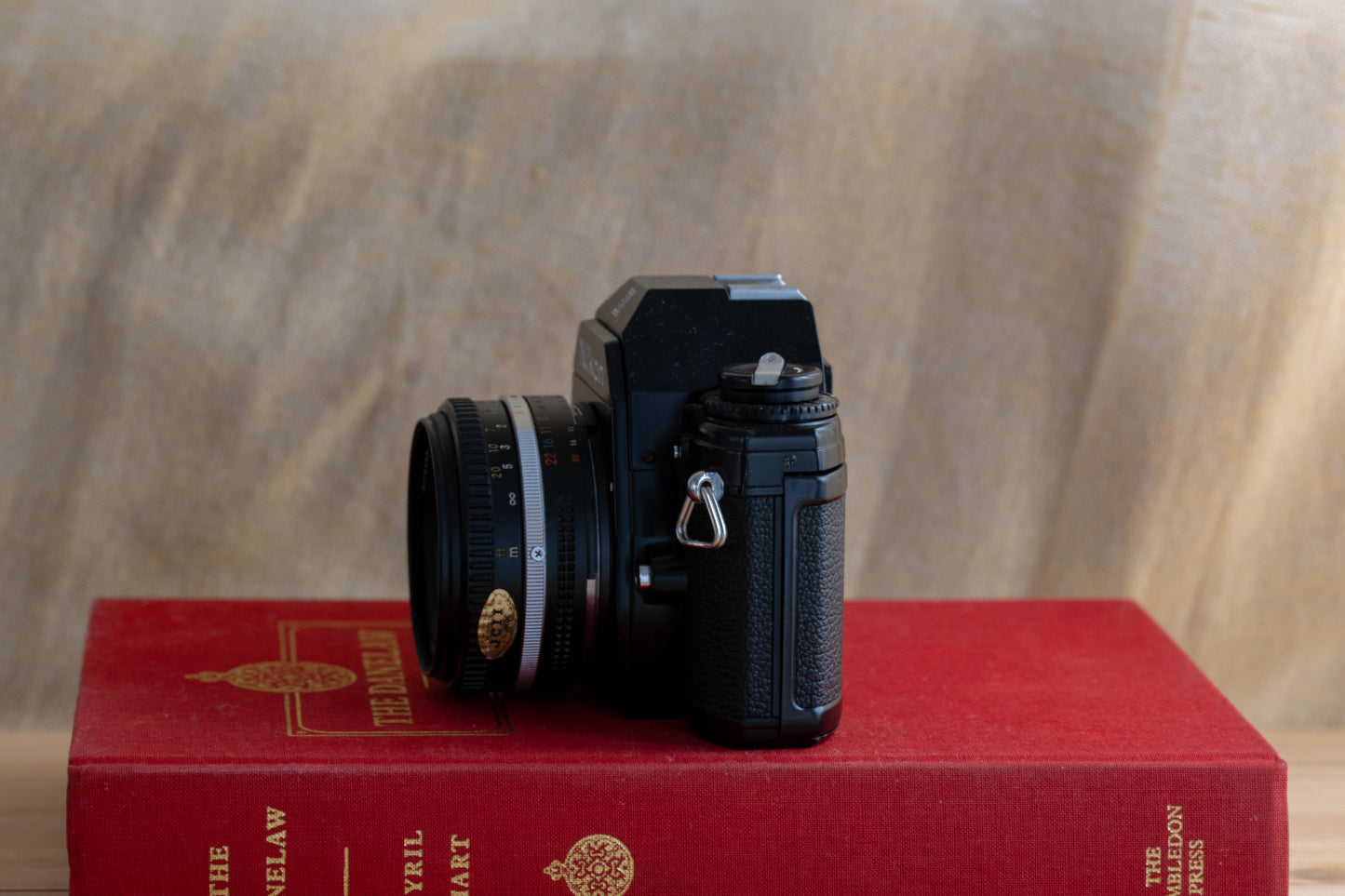 NIKON EM [Small, Round Form]