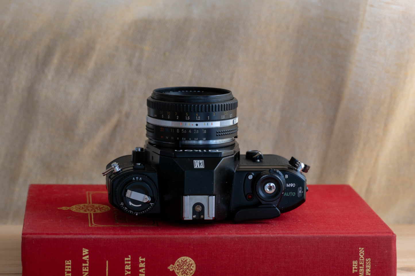 NIKON EM [Small, Round Form]